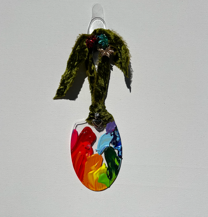 1 Green Accessorized Rainbow Palette Ornament 4"