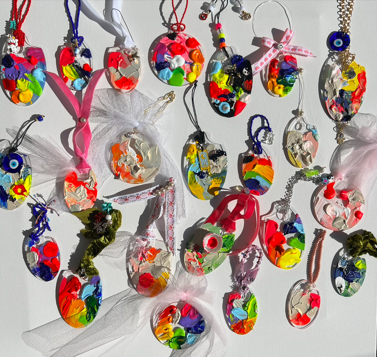 1 Green Accessorized Rainbow Palette Ornament 4"